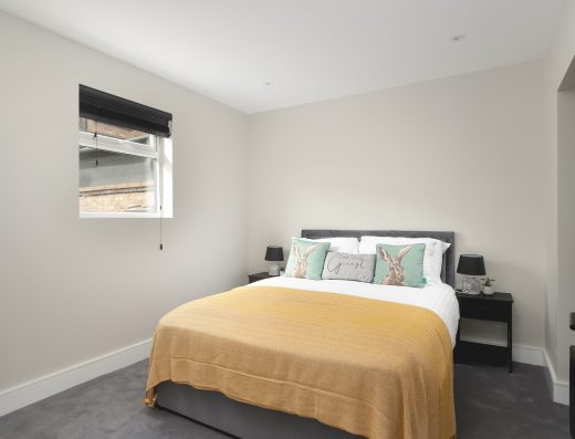 London Cockfosters 27B – Station Parade, EN4 0DW