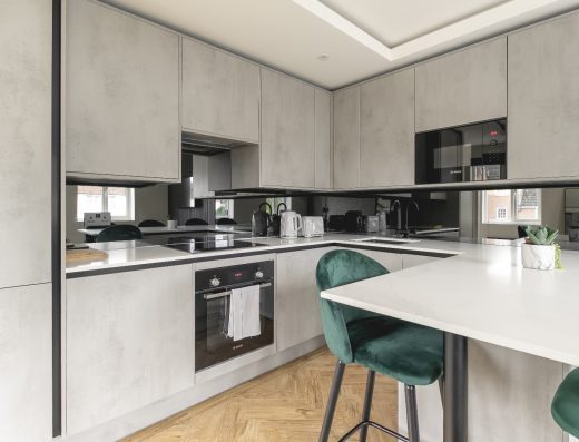 London Cockfosters 27B – Station Parade, EN4 0DW